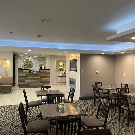 La Quinta Inn And Suites By Wyndham Cincinnati North Springdale Eksteriør billede