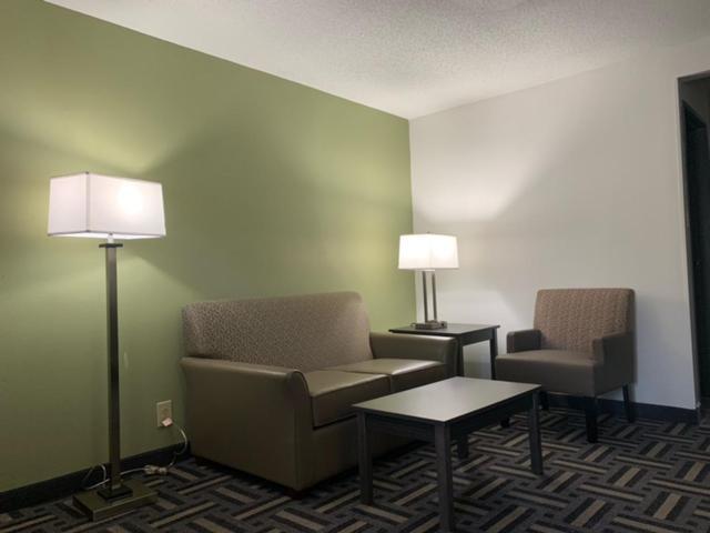 La Quinta Inn And Suites By Wyndham Cincinnati North Springdale Eksteriør billede