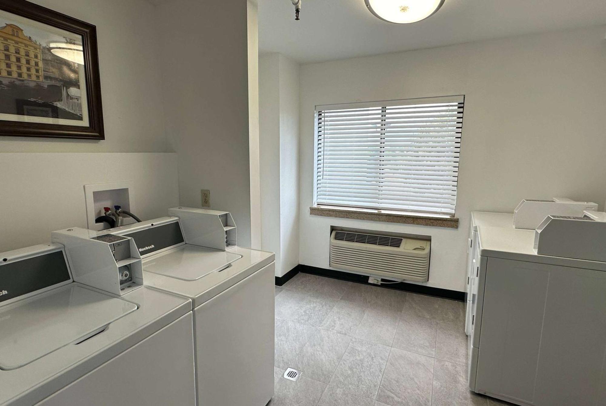 La Quinta Inn And Suites By Wyndham Cincinnati North Springdale Eksteriør billede